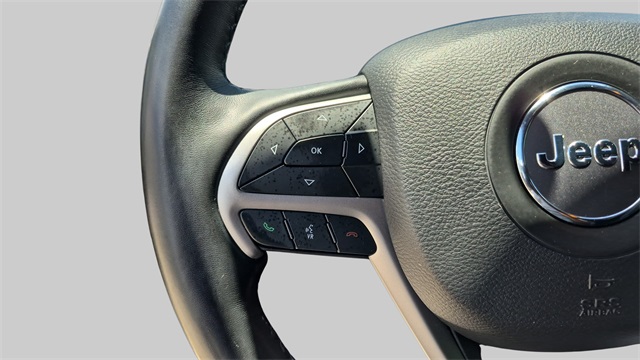 Vehicle image 27 of 32