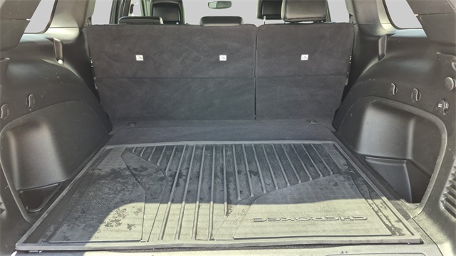 Vehicle image 9 of 32
