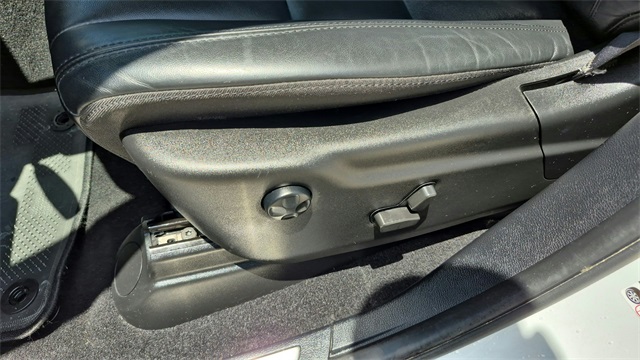 Vehicle image 31 of 32