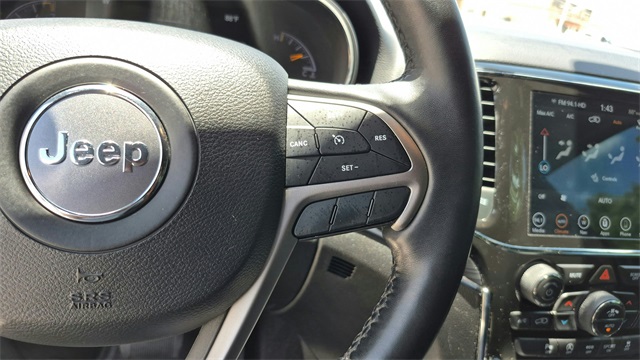 Vehicle image 17 of 32