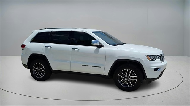 Vehicle image 2 of 32