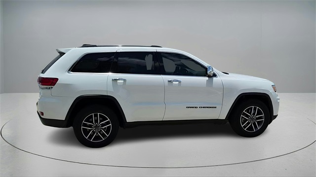 Vehicle image 4 of 32