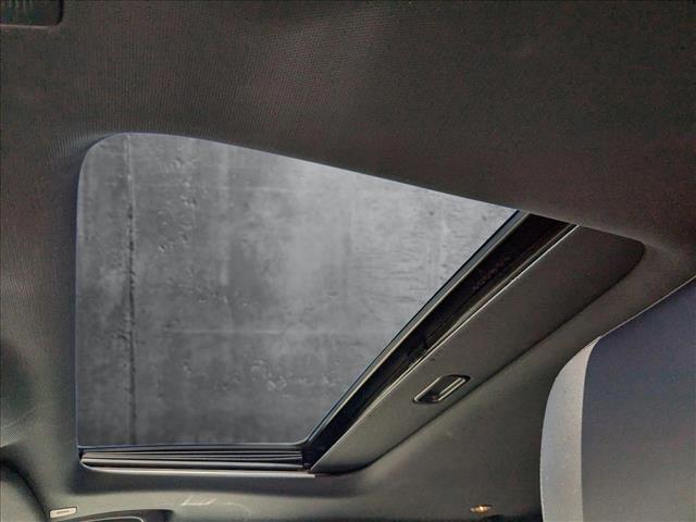 Vehicle image 16 of 26