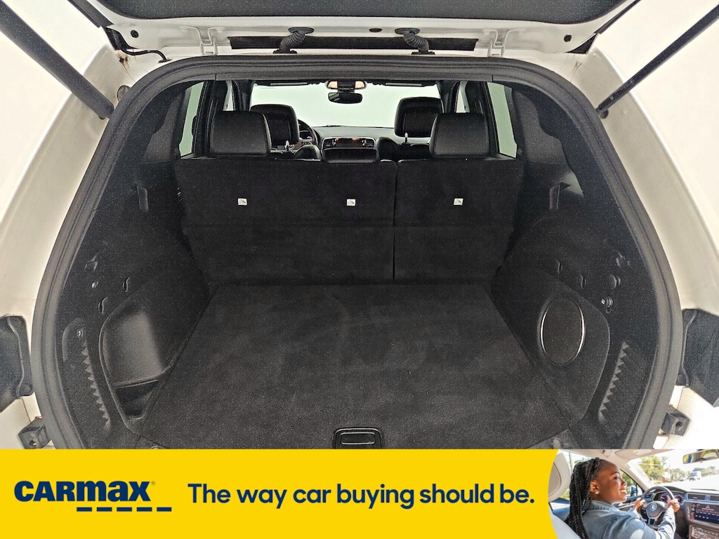 Vehicle image 27 of 29