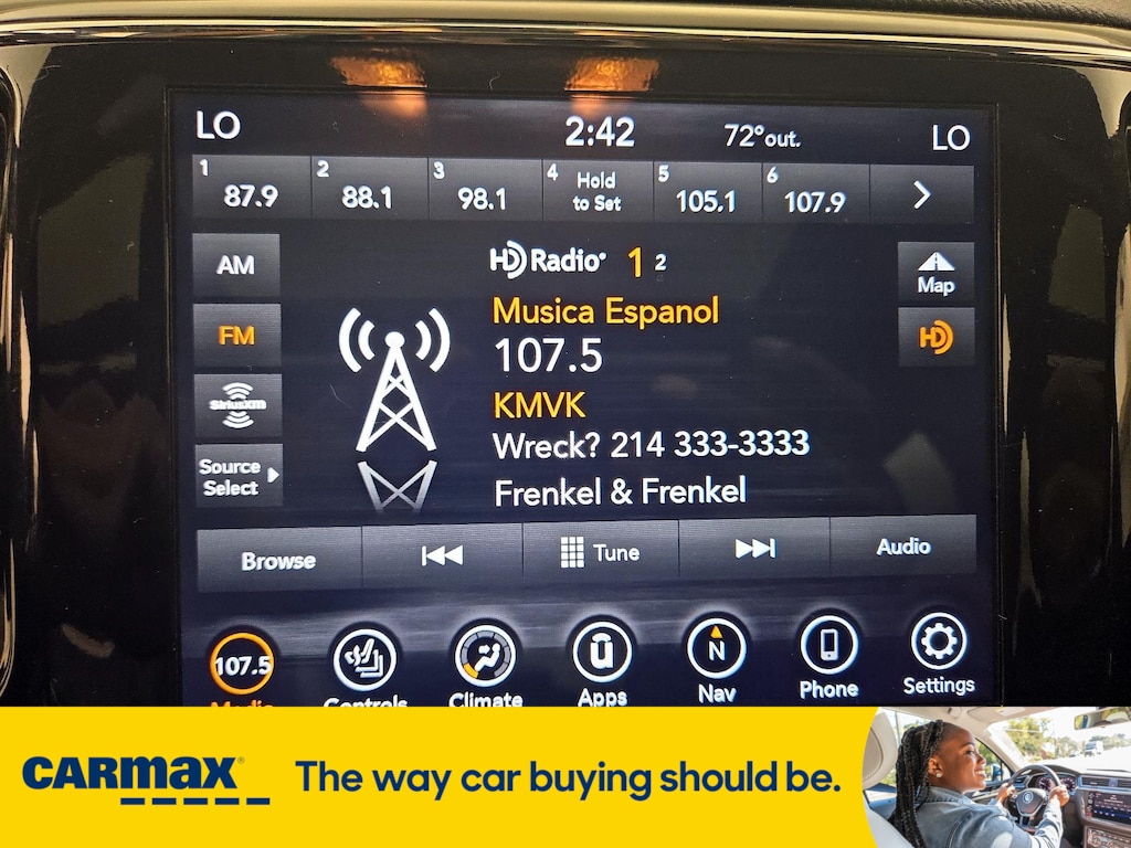 Vehicle image 21 of 29