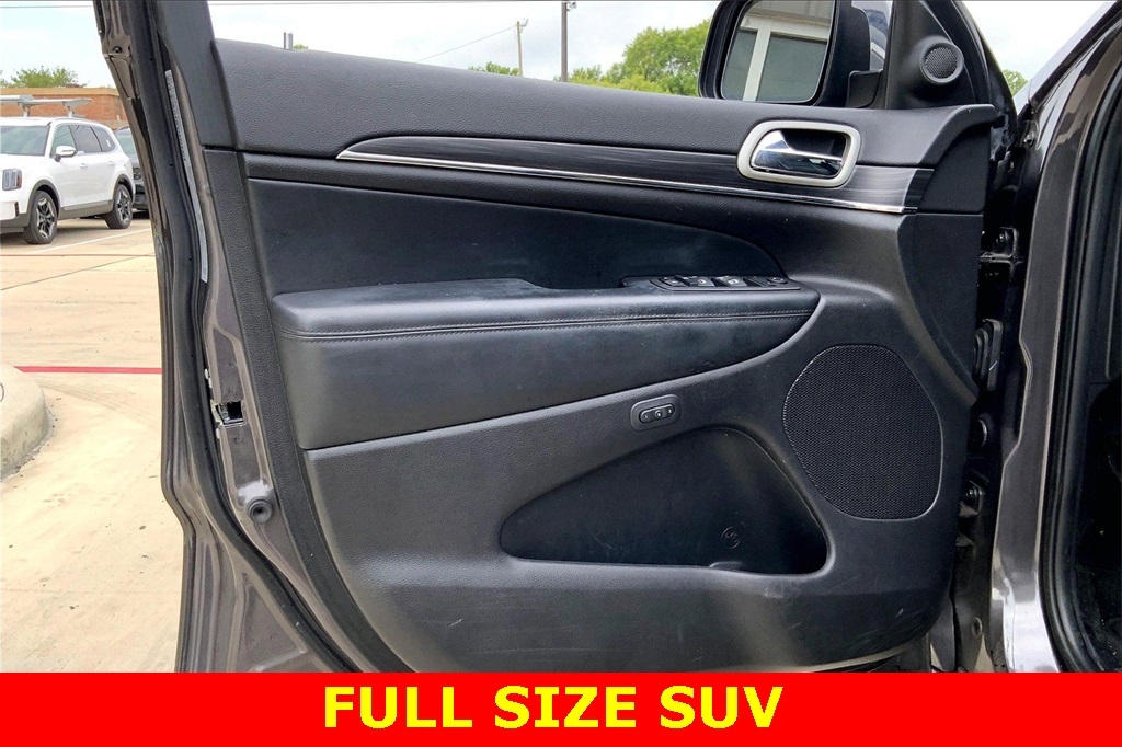 Vehicle image 17 of 24