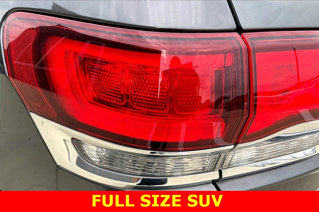 Vehicle image 21 of 24