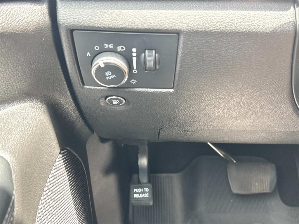 Vehicle image 20 of 31