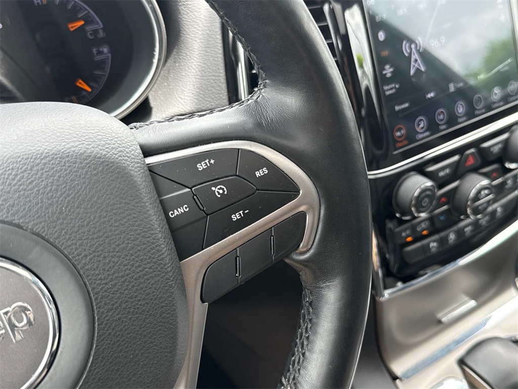 Vehicle image 22 of 31