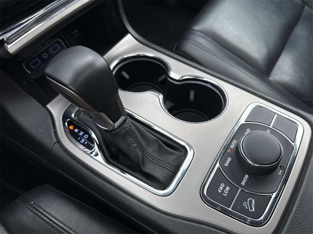 Vehicle image 25 of 31