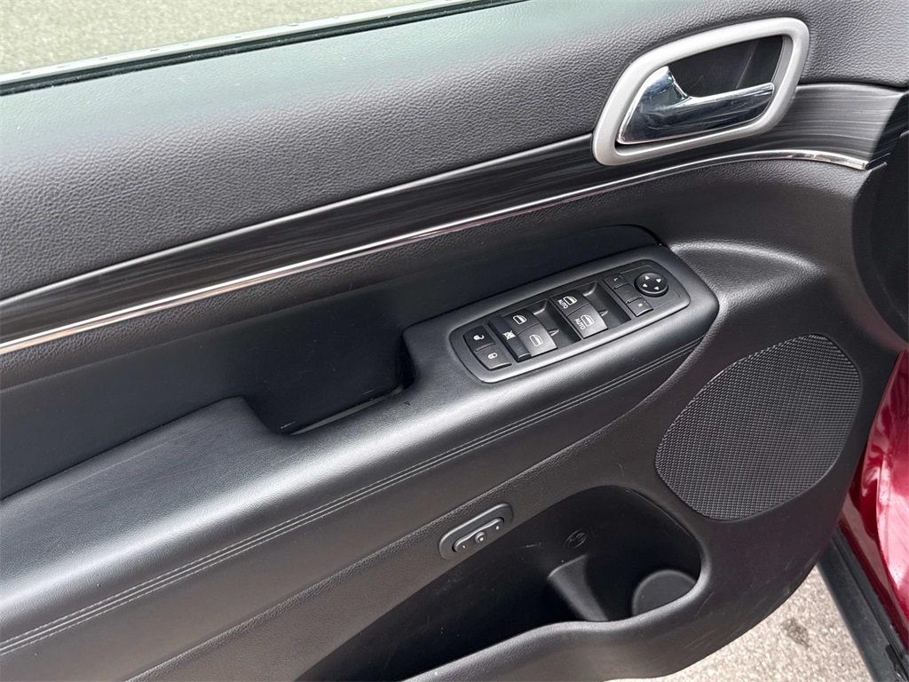 Vehicle image 16 of 31
