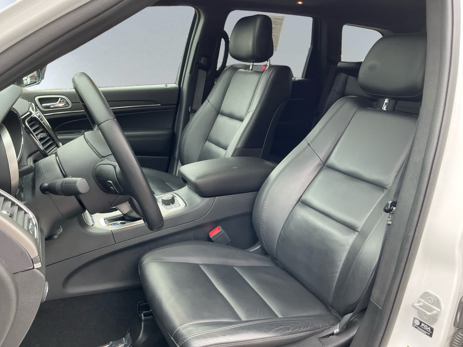 Vehicle image 10 of 20