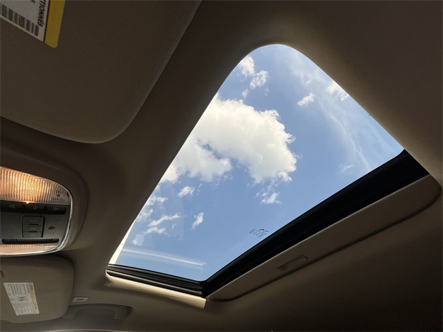 Vehicle image 16 of 27