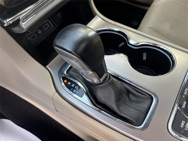 Vehicle image 23 of 27