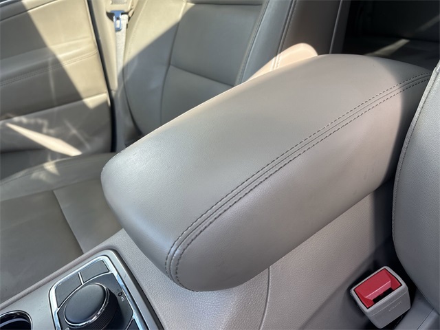 Vehicle image 24 of 27
