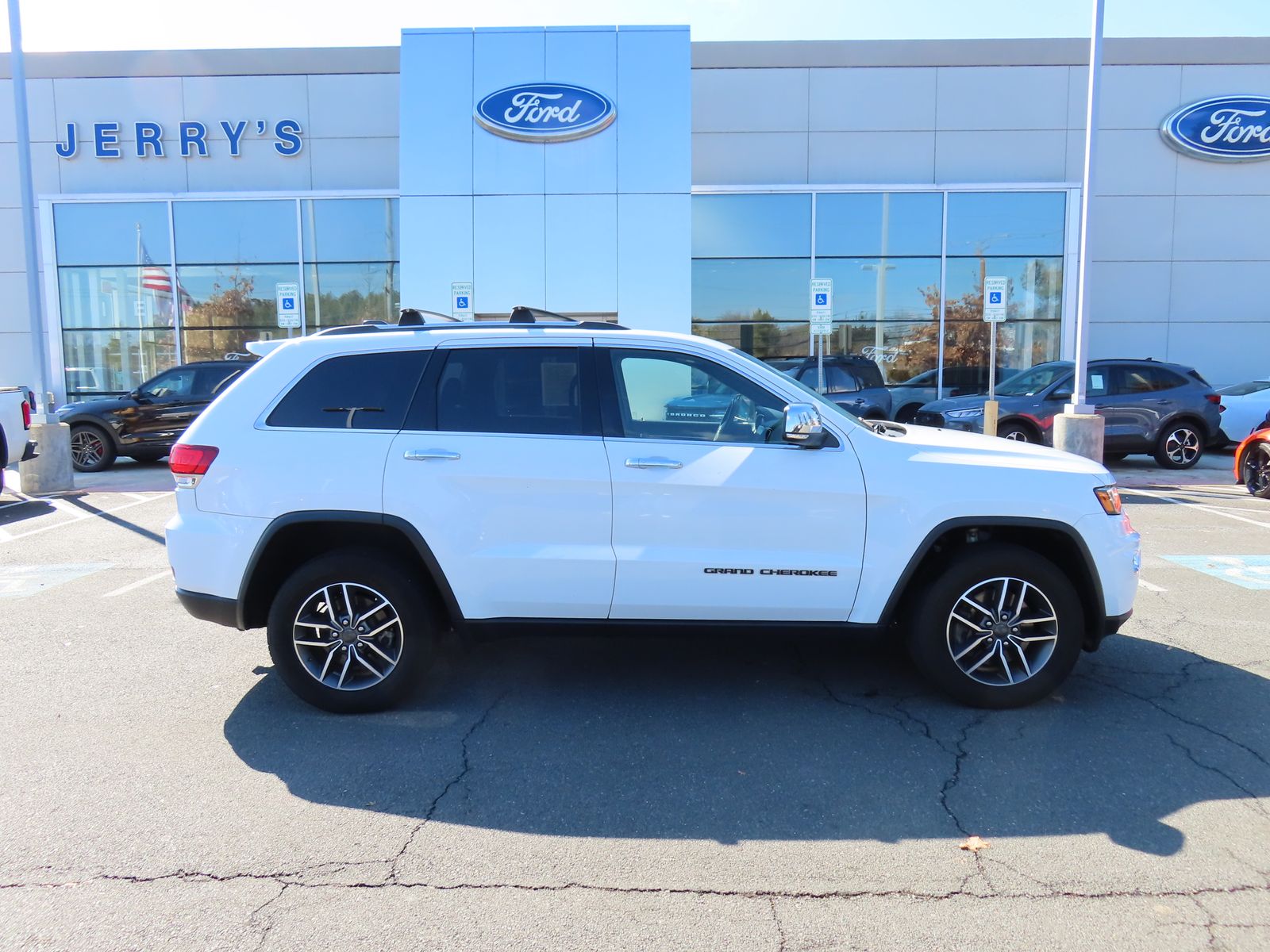 2021 Jeep Grand Cherokee Limited Image 3 of 36
