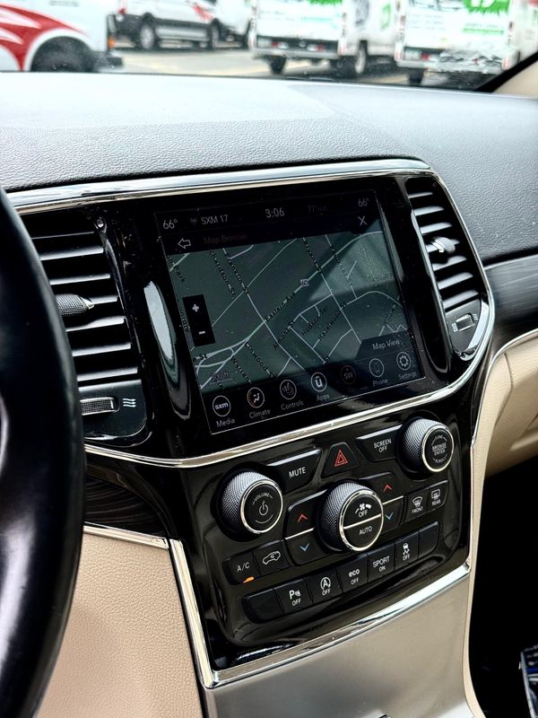 Vehicle image 9 of 13