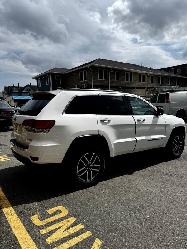 Vehicle image 4 of 13