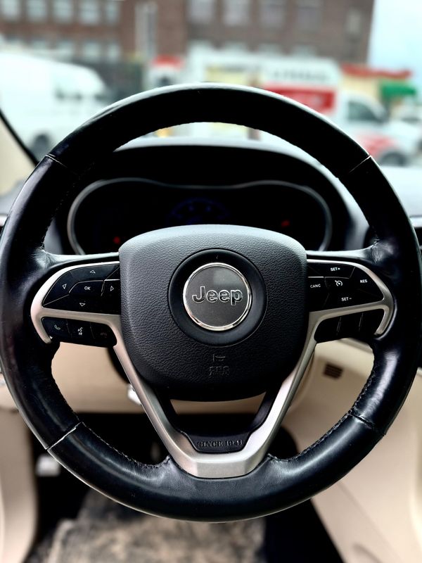 Vehicle image 8 of 13