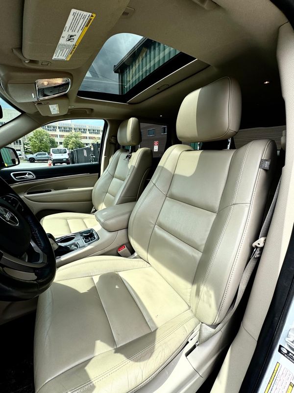 Vehicle image 12 of 13