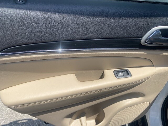 Vehicle image 20 of 25