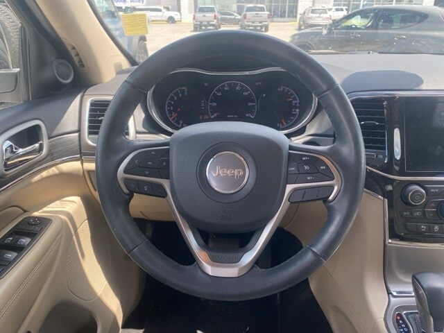 Vehicle image 23 of 25