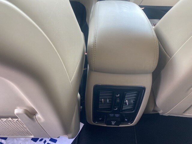 Vehicle image 21 of 25