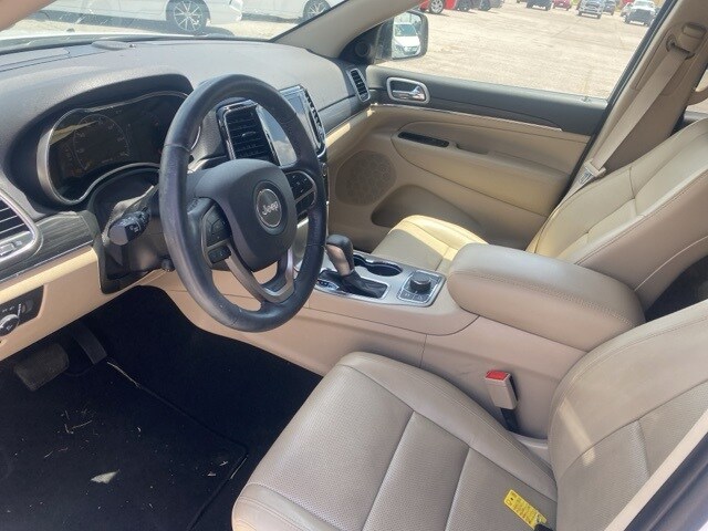 Vehicle image 13 of 25