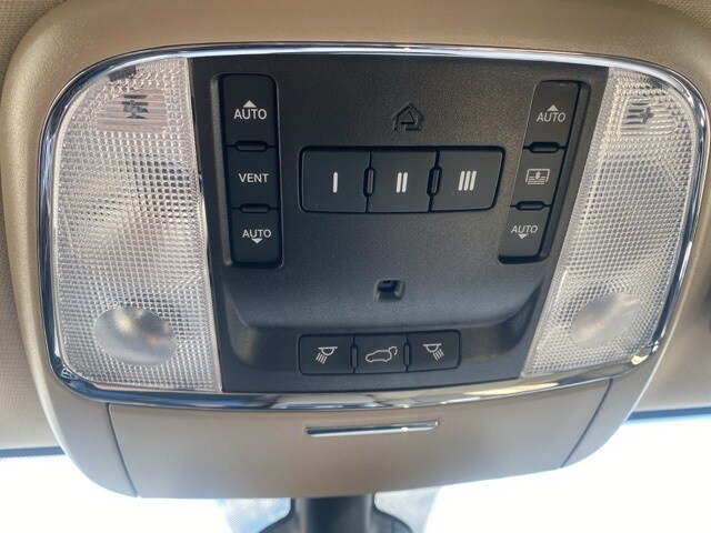 Vehicle image 24 of 25