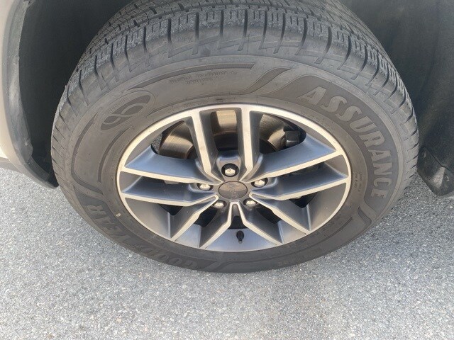 Vehicle image 10 of 25