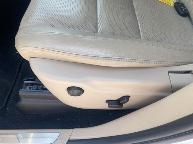 Vehicle image 22 of 25