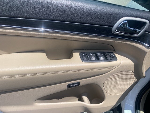 Vehicle image 19 of 25