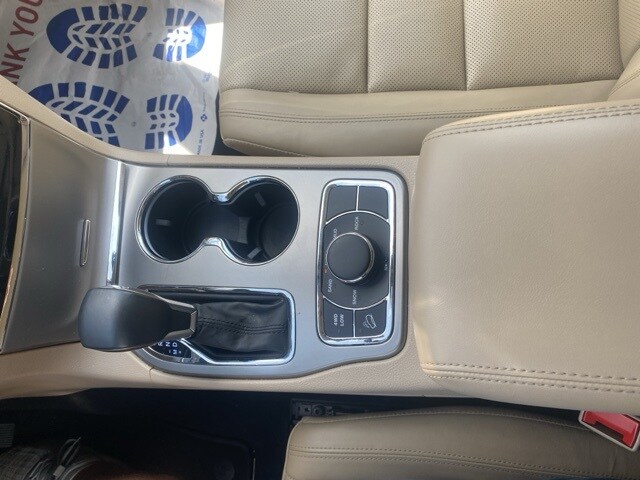 Vehicle image 18 of 25