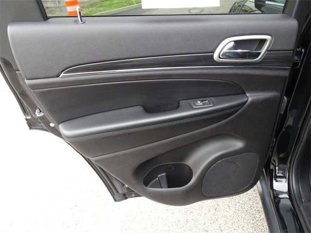 Vehicle image 17 of 28