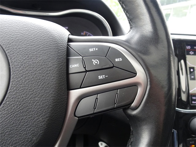 Vehicle image 25 of 28