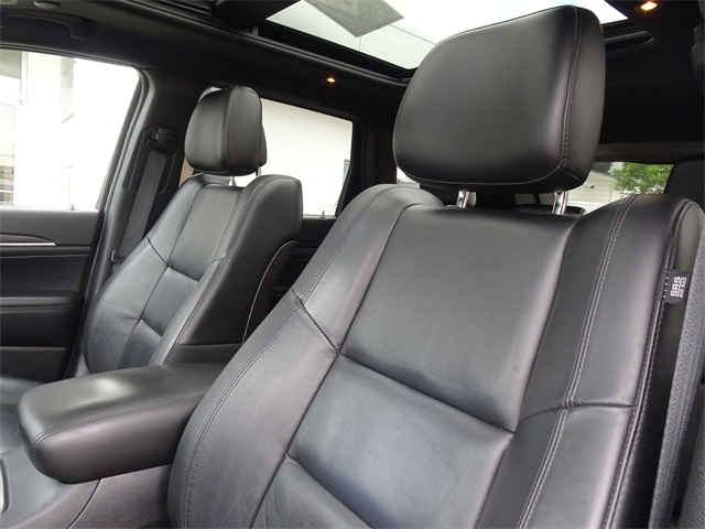 Vehicle image 12 of 28
