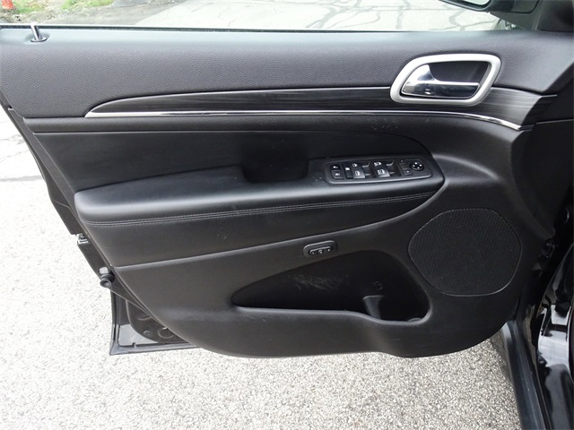 Vehicle image 9 of 28