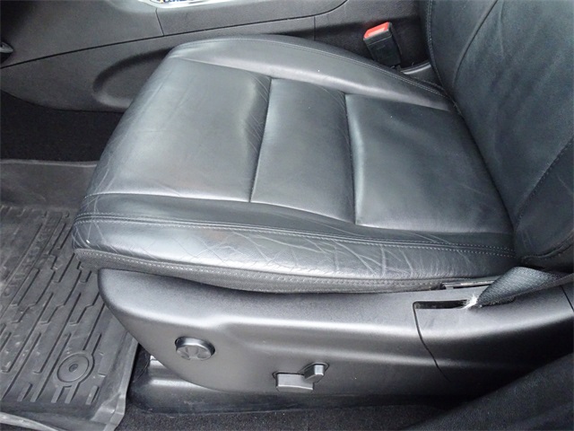 Vehicle image 10 of 28
