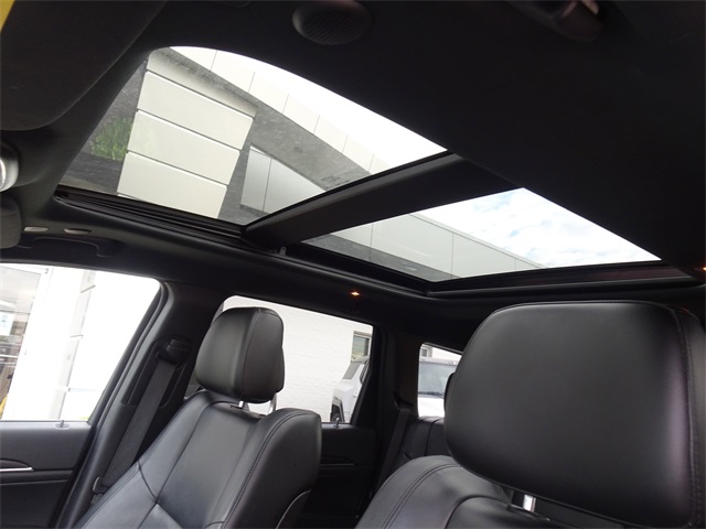 Vehicle image 13 of 28