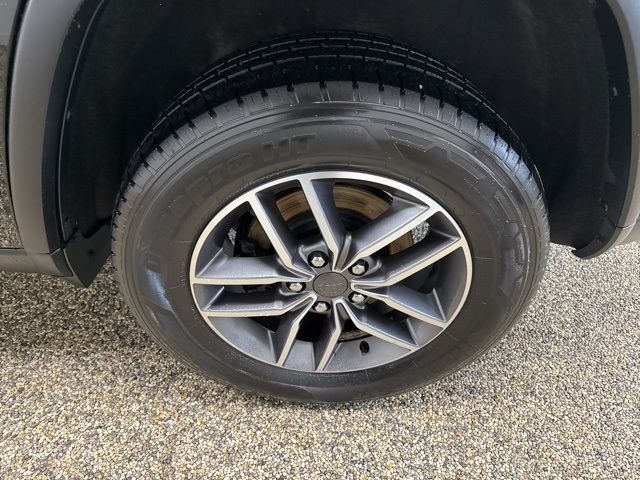 Vehicle image 26 of 28