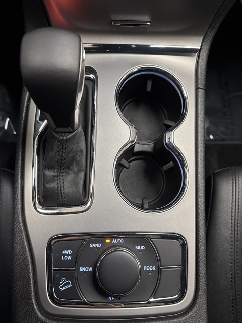 Vehicle image 19 of 28