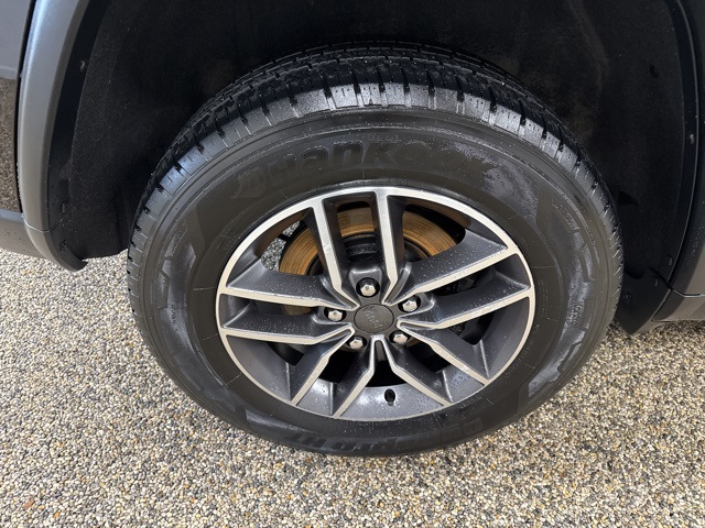 Vehicle image 27 of 28