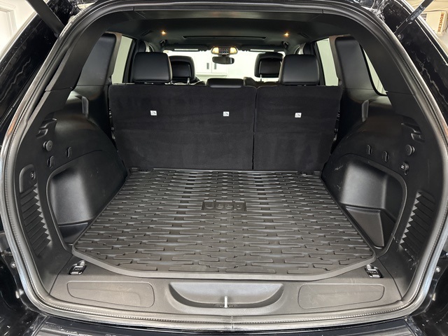 Vehicle image 9 of 28