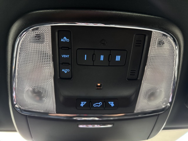 Vehicle image 20 of 28