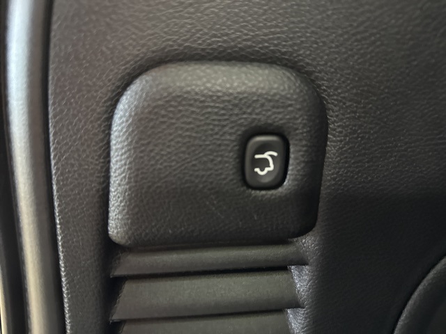 Vehicle image 10 of 28