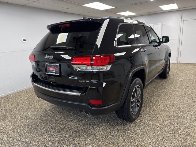 Vehicle image 4 of 28