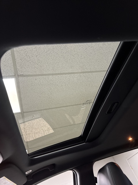 Vehicle image 13 of 28