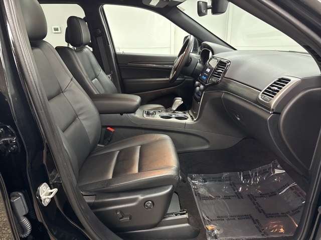 Vehicle image 12 of 28