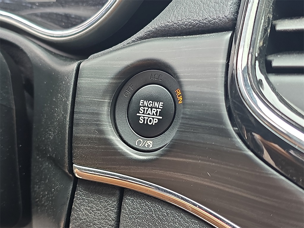 Vehicle image 25 of 30