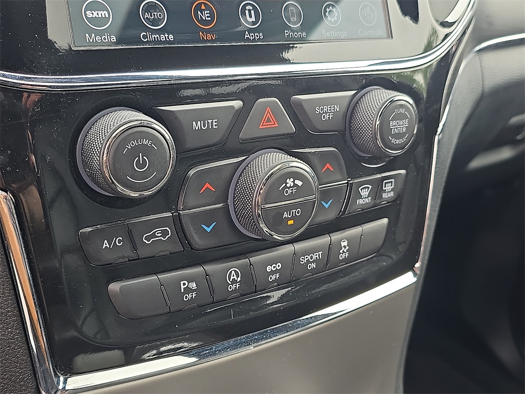 Vehicle image 16 of 30